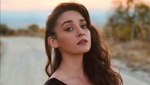 Nazlı Pınar Kaya kimdir? hayatı, biyografisi, kariyeri, Gönül Dağı dizisi Cemile kimdir, yaşı, boyu, kilosu, instagram hesabı, oynadığı dizi ve filmler, kaç yaşında, sevgilisi gibi aramalarınıza yorum güncel'den yanıt bulabilirsiniz.